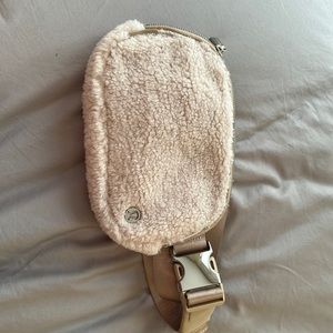 lululemon belt bag